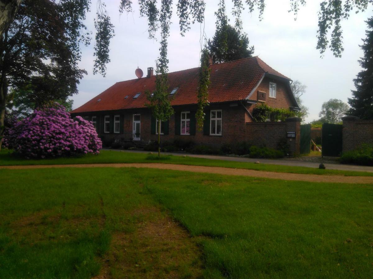4 Sterne Wohnen "Zum Alten Forsthof" Am Schlosspark, App 1 "Smuck Und Groot" Eutin Esterno foto
