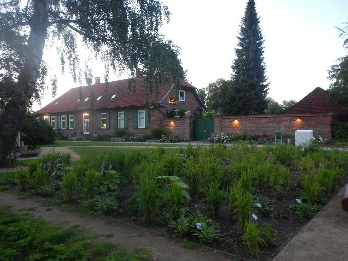 4 Sterne Wohnen "Zum Alten Forsthof" Am Schlosspark, App 1 "Smuck Und Groot" Eutin Esterno foto
