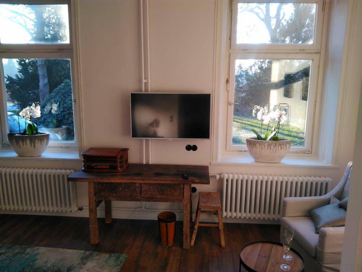 4 Sterne Wohnen "Zum Alten Forsthof" Am Schlosspark, App 1 "Smuck Und Groot" Eutin Esterno foto